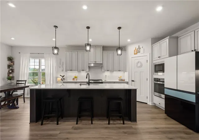 5th image of 353 Crossing Dr, Eighty Four, PA 15330 | MLS# 1750777