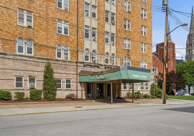 2nd image of 144 N Dithridge St, Pittsburgh, PA 15213