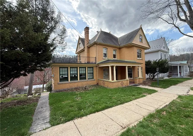 Homes for sale in Emlenton Boro, PA | 615 Hill St, Emlenton Boro, PA 16373 | MLS# 1750815