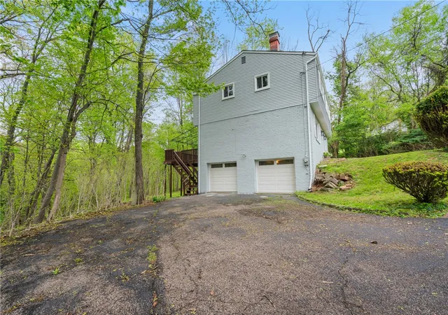 2nd image of 111 Greyfriar Dr, Pittsburgh, PA 15215 | MLS# 1750844