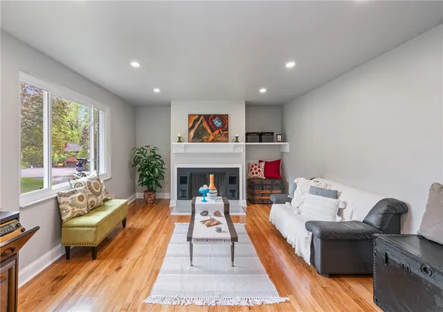 3rd image of 111 Greyfriar Dr, Pittsburgh, PA 15215 | MLS# 1750844