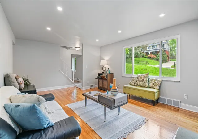 5th image of 111 Greyfriar Dr, Pittsburgh, PA 15215 | MLS# 1750844