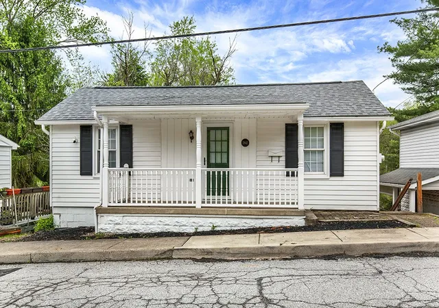 Homes for sale in Export, PA | 2842 Italy Rd, Export, PA 15632 | MLS# 1751349