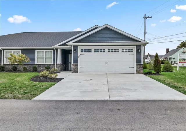 Homes for sale in Monaca, PA | 16 Barrington Court, Monaca, PA 15061 | MLS# 1751549
