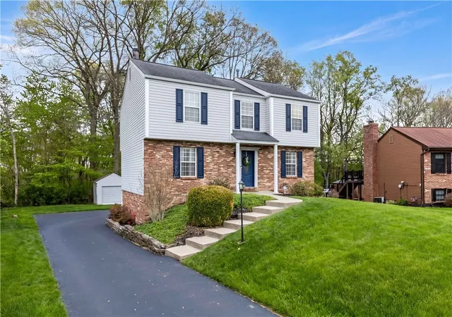 Photo 3 of Single family home for sale at 570 Bruton Dr, Gibsonia, PA 15044 | MLS# 1751574 | Listing updated on 2026-07-15