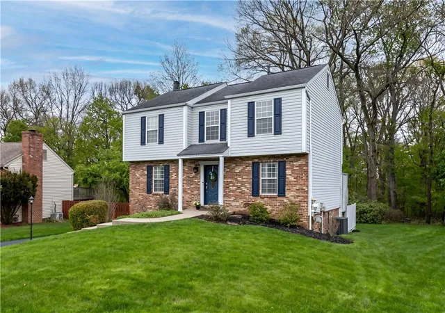 Photo 3 of Single family home for sale at 570 Bruton Dr, Gibsonia, PA 15044 | MLS# 1751574 | Listing updated on 2026-07-15