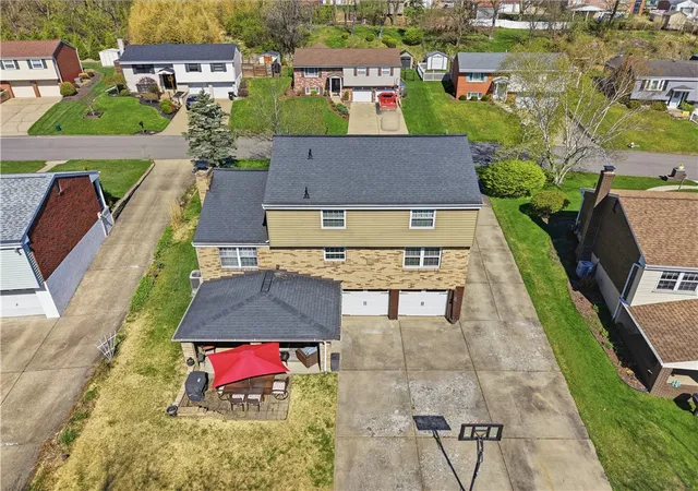 Homes for sale in Kennedy Twp, PA | 4023 Crabapple Dr, Kennedy Twp, PA 15136 | MLS# 1751625