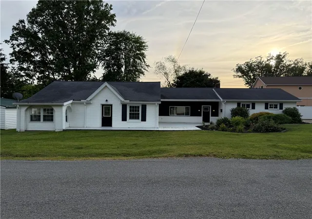 Homes for sale in Conneaut Lake, PA | 11753 Oakview Rd, Conneaut Lake, PA 16316 | MLS# 1751630