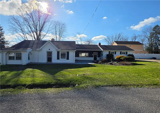 Homes for sale in Conneaut Lake, PA | 11753 Oakview Rd, Conneaut Lake, PA 16316 | MLS# 1751630