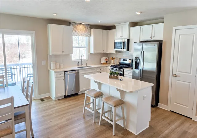 2nd image of 129 Southfield Dr, Oakdale, PA 15071 | MLS# 1751689