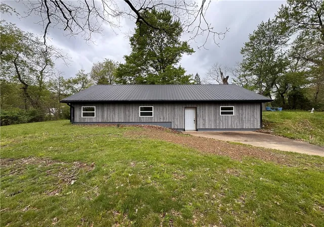 1st image of 11 Old Saxonburg Blvd, Tarentum, PA 15084 | MLS# 1751700