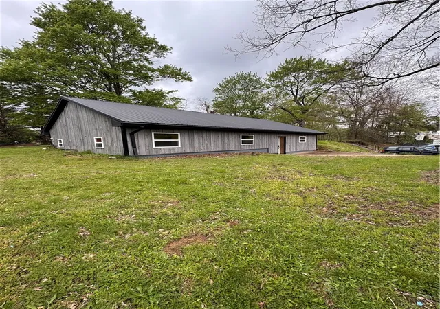 3rd image of 11 Old Saxonburg Blvd, Tarentum, PA 15084 | MLS# 1751700