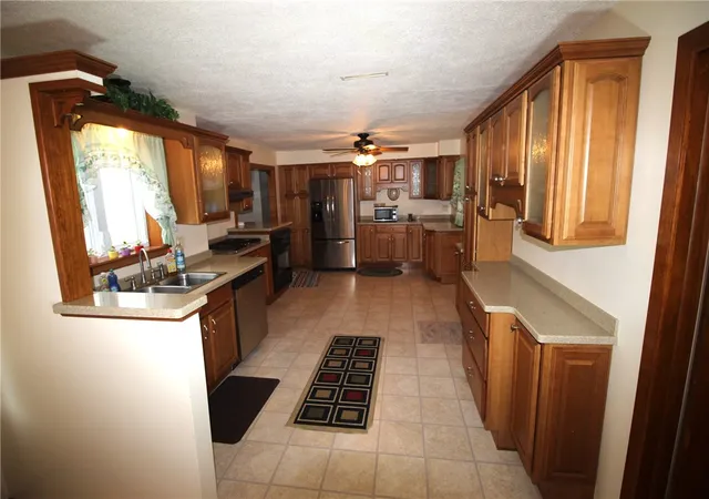 3rd image of 409 Avalon Dr, Union Twp, PA 16101 | MLS# 1751721