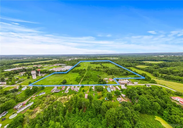 3rd image of 318 Old Ash Rd, Mercer, PA 16137 | MLS# 1751758