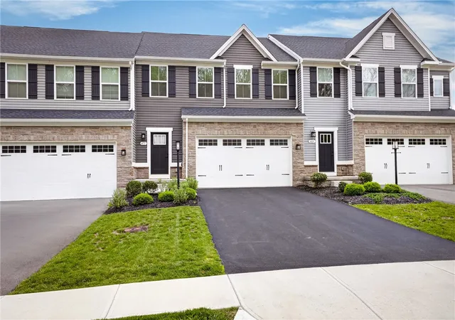 2nd image of 471 Dogwood Ln, Cecil, PA 15057 | MLS# 1751769