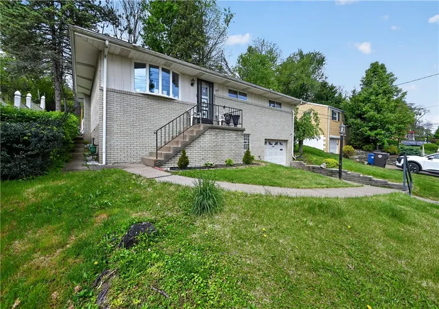 Homes for sale in Baldwin Boro, PA | 5164 Curry Road, Baldwin Boro, PA 15236 | MLS# 1751794