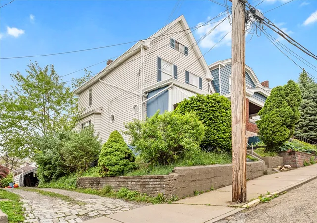 2nd image of 417 Eureka St, Mt Washington, PA 15211 | MLS# 1751749