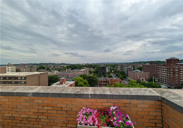 Homes for sale in Oakland, PA | 144 N Dithridge St #403, Oakland, PA 15213 | MLS# 1751868