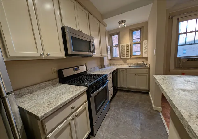 Homes for sale in Oakland, PA | 144 N Dithridge St #403, Oakland, PA 15213 | MLS# 1751868