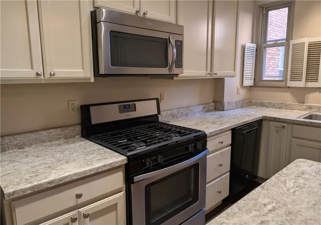 Homes for sale in Oakland, PA | 144 N Dithridge St #403, Oakland, PA 15213 | MLS# 1751868