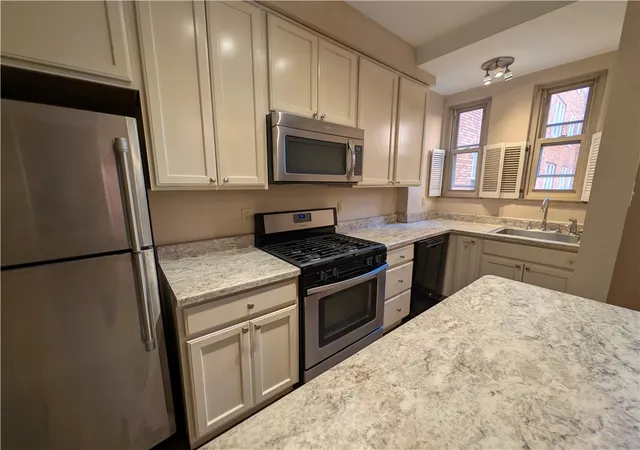 Homes for sale in Oakland, PA | 144 N Dithridge St #403, Oakland, PA 15213 | MLS# 1751868