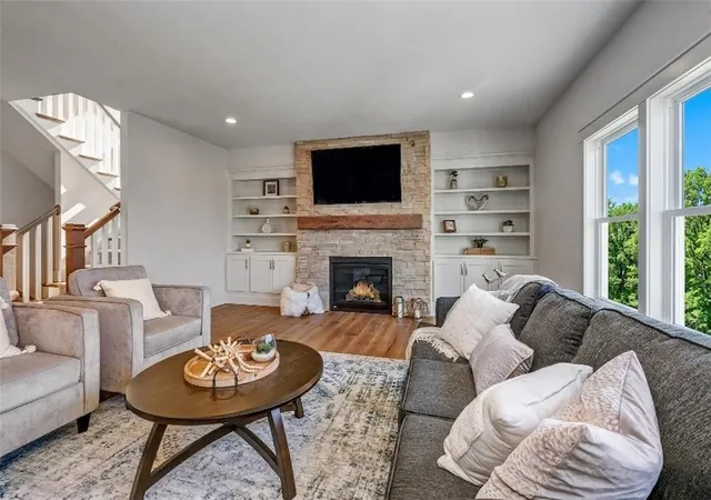 3rd image of 153 Wild Briar Dr, Peters Twp, PA 15367 | MLS# 1751811