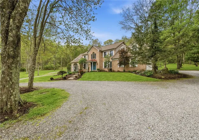 Photo 4 of Single family home for sale at 127 Spring Valley Rd, Valencia, PA 16059 | MLS# 1751957 | Listing updated on 2026-06-26