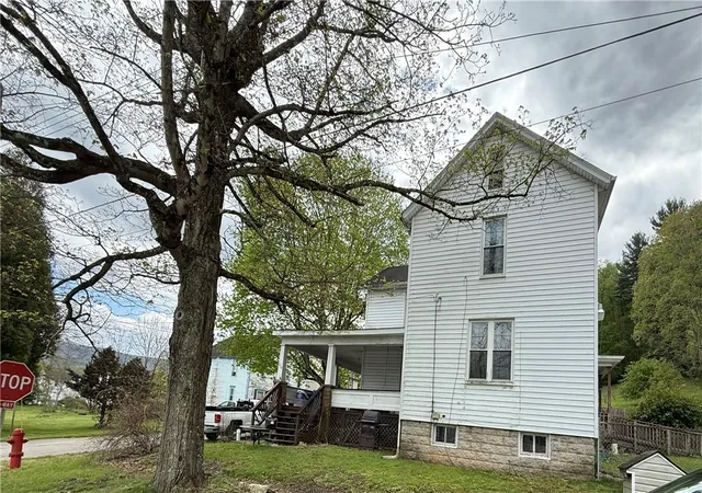 Homes for sale in St Clair Twp, PA | 210 Chestnut St, St Clair Twp, PA 15944 | MLS# 1751980