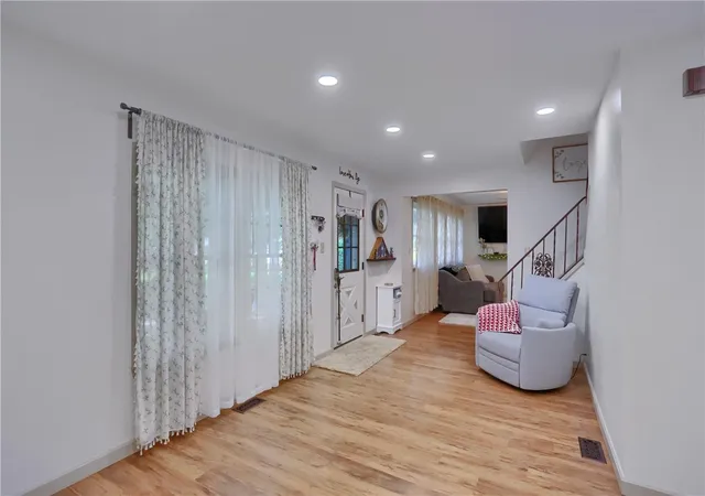 Photo 4 of Single family home for sale at 304 Orlando Ave, New Castle, PA 16105 | MLS# 1751998 | Listing updated on 2026-07-13