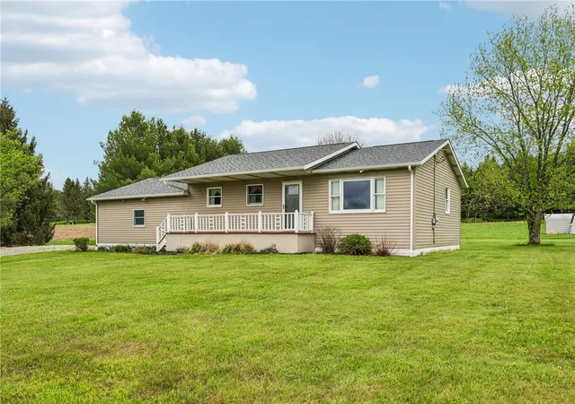 Homes for sale in Hempfield Twp, PA | 240 Hamburg Rd, Hempfield Twp, PA 16125 | MLS# 1751550