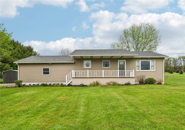 Homes for sale in Hempfield Twp, PA | 240 Hamburg Rd, Hempfield Twp, PA 16125 | MLS# 1751550