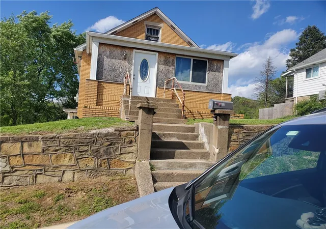 Homes for sale in Ambridge, PA | 1001 Short St, Ambridge, PA 15003 | MLS# 1752149