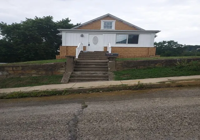 1st image of 1001 Short St, Ambridge, PA 15003 | MLS# 1752149