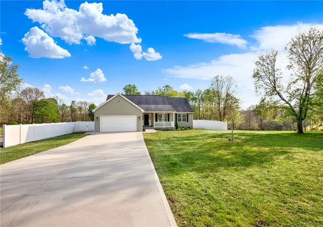 Photo 3 of Single family home for sale at 667 Old Frame Rd, Smithfield, PA 15478 | MLS# 1751796 | Listing updated on 2026-07-11