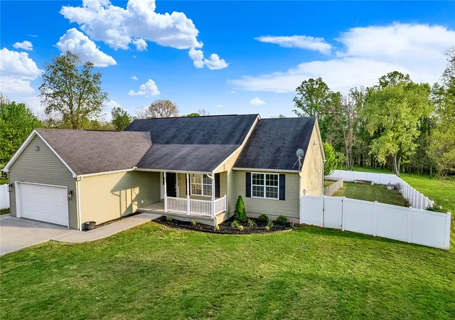 Photo 3 of Single family home for sale at 667 Old Frame Rd, Smithfield, PA 15478 | MLS# 1751796 | Listing updated on 2026-07-11