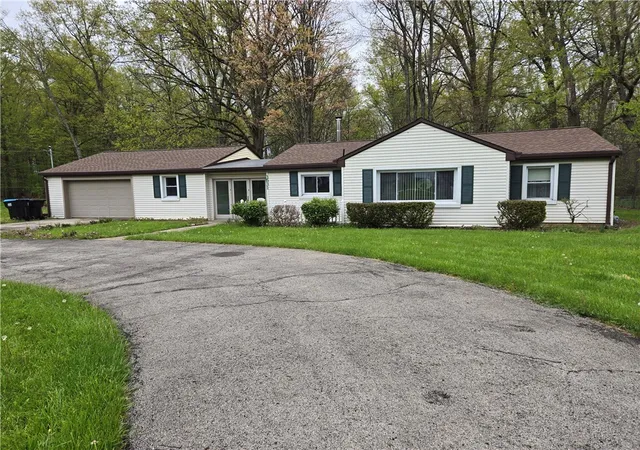 Homes for sale in Hermitage, PA | 3631 Sample Rd, Hermitage, PA 16148 | MLS# 1751765
