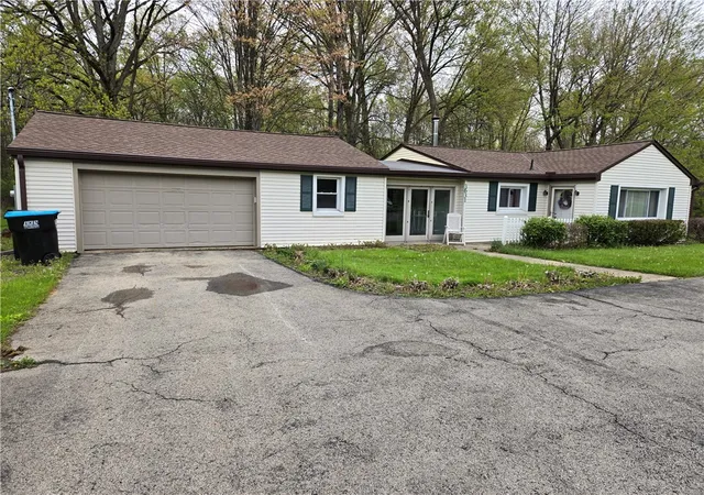 Homes for sale in Hermitage, PA | 3631 Sample Rd, Hermitage, PA 16148 | MLS# 1751765