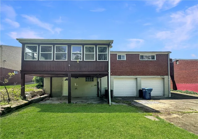 Homes for sale in Verona, PA | 206 Shannon Heights Dr, Verona, PA 15147 | MLS# 1752258