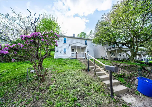 4th image of 862 Connolly Ave, Pittsburgh, PA 15236 | MLS# 1752124