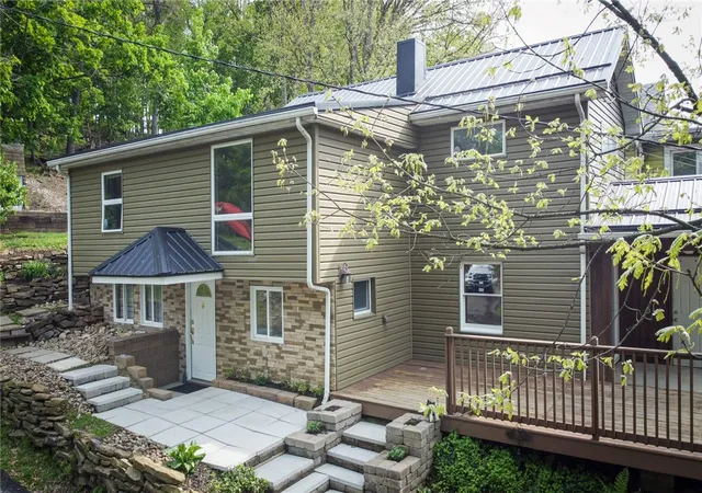Photo 1 of Single family home for sale at 159 Washington St, Freeport Boro, PA 16229 | MLS# 1752132 | Listing updated on 2026-09-28