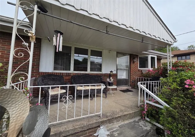 3rd image of 105 Parkwyn Dr, Elizabeth Twp/boro, PA 15037 | MLS# 1752288