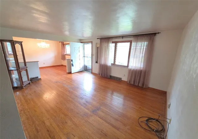 4th image of 105 Parkwyn Dr, Elizabeth Twp/boro, PA 15037 | MLS# 1752288