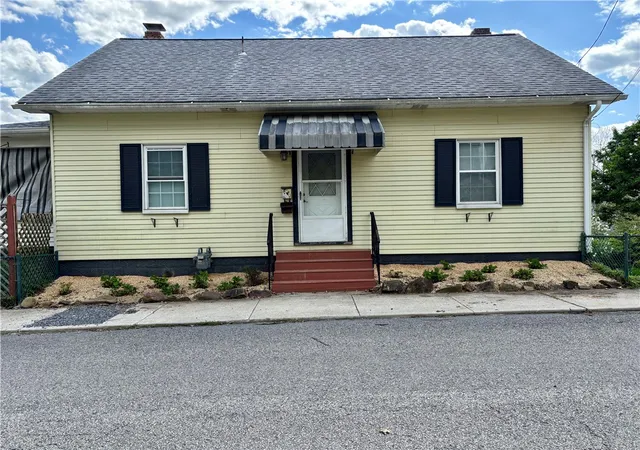 Homes for sale in Edgeworth, PA | 303 Highland Lane, Edgeworth, PA 15143 | MLS# 1752122