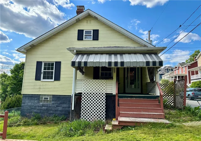 Homes for sale in Edgeworth, PA | 303 Highland Lane, Edgeworth, PA 15143 | MLS# 1752122