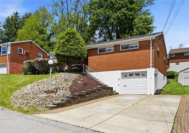 Homes for sale in Verona, PA | 8008 Mark Dr, Verona, PA 15147 | MLS# 1752220