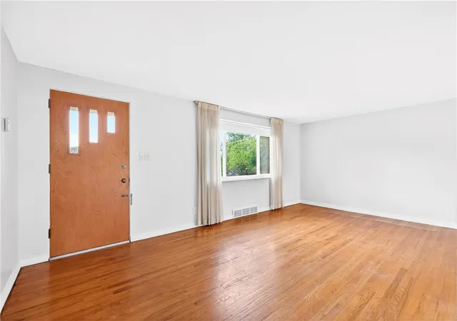 3rd image of 3975 Green Valley Dr, Hampton, PA 15116 | MLS# 1751000