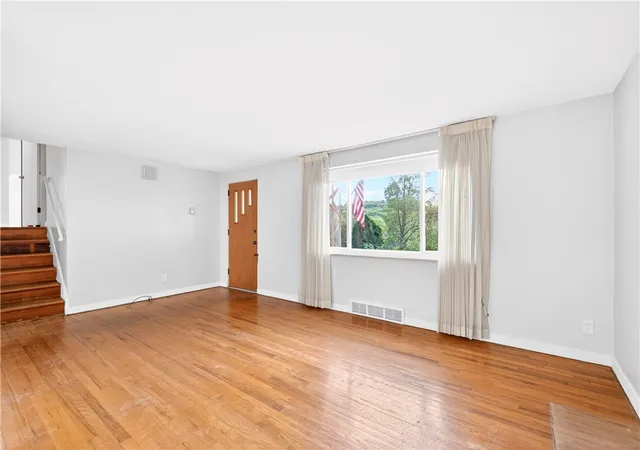 5th image of 3975 Green Valley Dr, Hampton, PA 15116 | MLS# 1751000