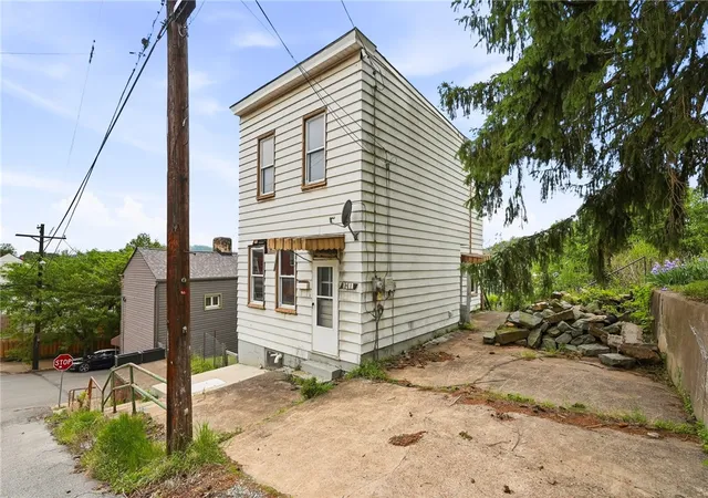 Photo 3 of Single family home for sale at 5405 Kent Way, Pittsburgh, PA 15201 | MLS# 1752498 | Listing updated on 2026-07-21
