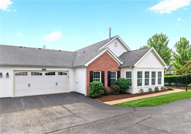 Homes for sale in Cranberry Twp, PA | 2104 Isleworth Ln, Cranberry Twp, PA 16066 | MLS# 1750646
