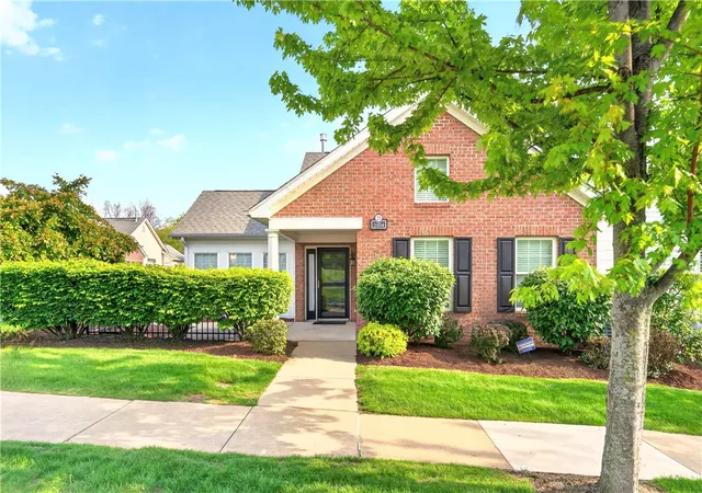 Homes for sale in Cranberry Twp, PA | 2104 Isleworth Ln, Cranberry Twp, PA 16066 | MLS# 1750646